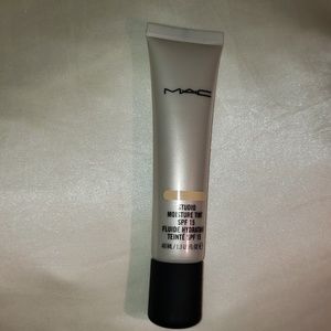 Mac tinted moisturizer in LIGHT